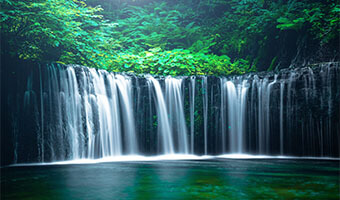 写真:白糸の滝