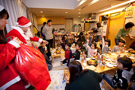 名古屋_タイガーマスクプロジェクト（養護施設に訪問し、クリスマスパーティー開催）