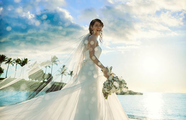 ハワイウェディングのドレス選び！ロケーションに映える人気ドレスを  