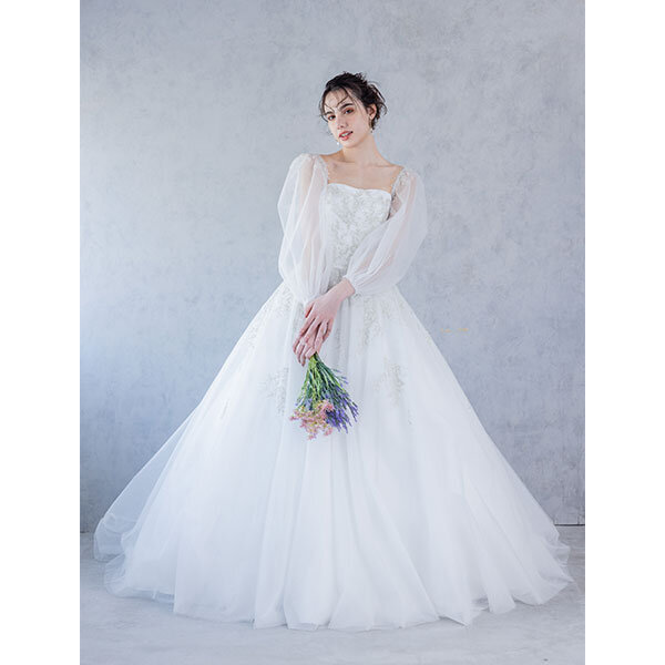 ハワイのガーデンでおこなう結婚式に合うウェディングドレス