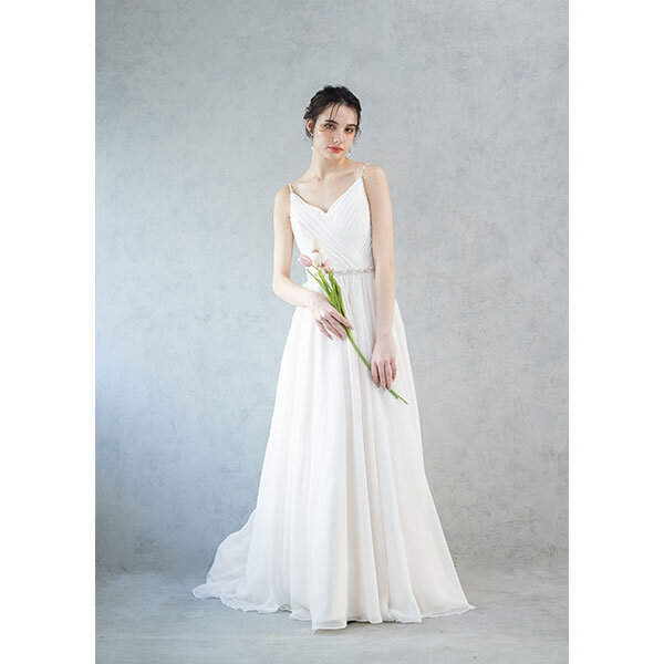 ハワイウェディングのおしゃれな新郎新婦やゲストの服装コーデ