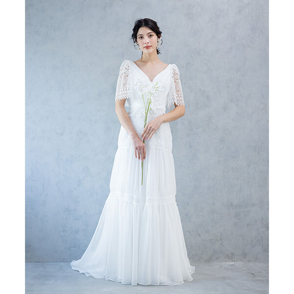 長いトレーンのウェディングドレス