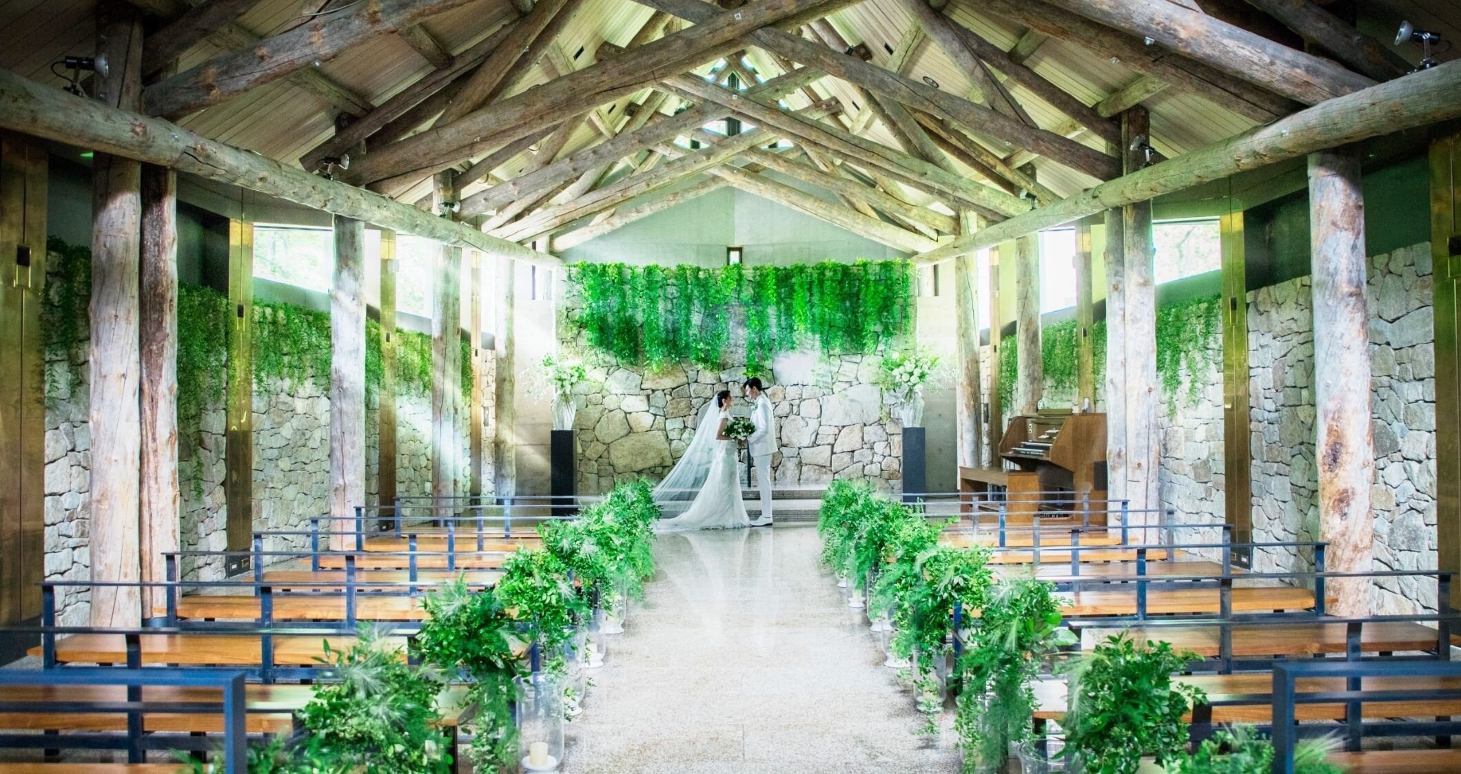 写真:石彩の教会