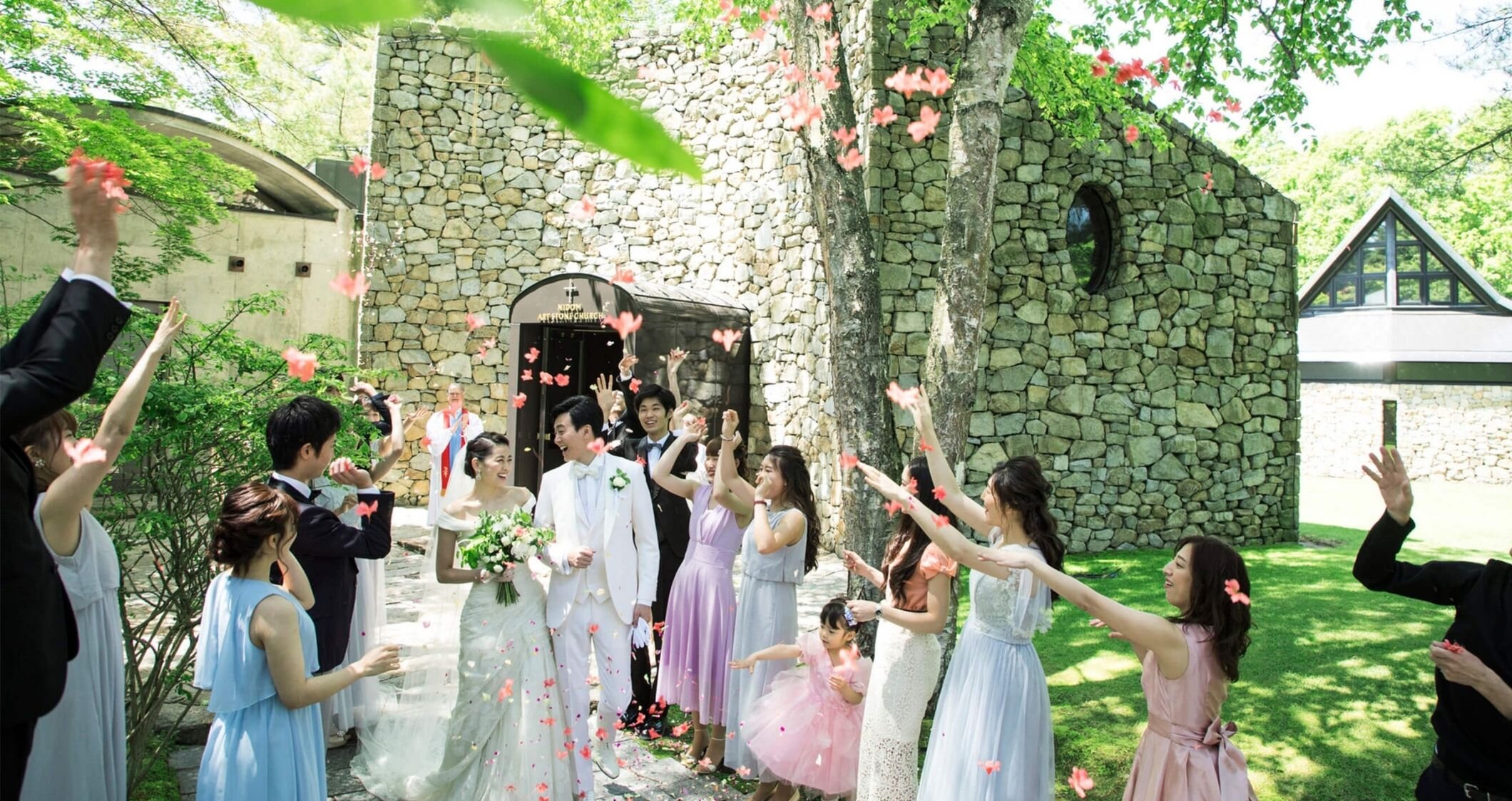 写真:石彩の教会