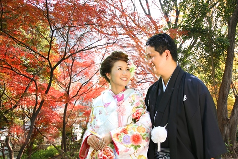 期間限定。鮮やかな「紅葉」の名所・名刹で、特別な2人の瞬間を残す
「紅葉ウェディング ロケーションフォト」
～10月15日（水）より全国6エリア7か所で発売開始～
