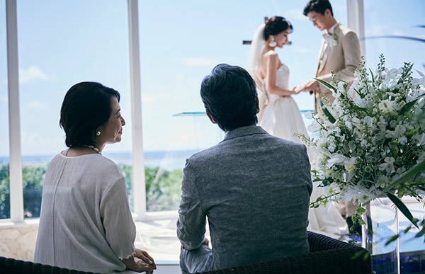 沖縄の結婚式を家族と一緒に楽しむ