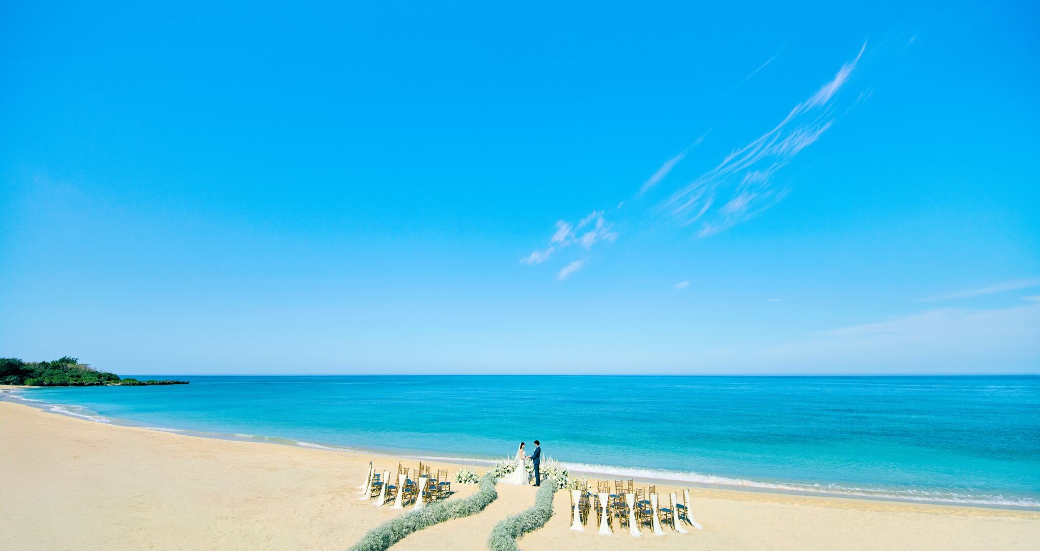 写真:沖縄の真っ青な空と海をひとり占め!思い描いたリゾートウェディングが叶う