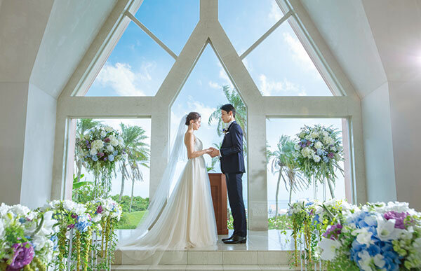 沖縄リゾート挙式の流れと内容。少人数ゲストでも華やかな演出