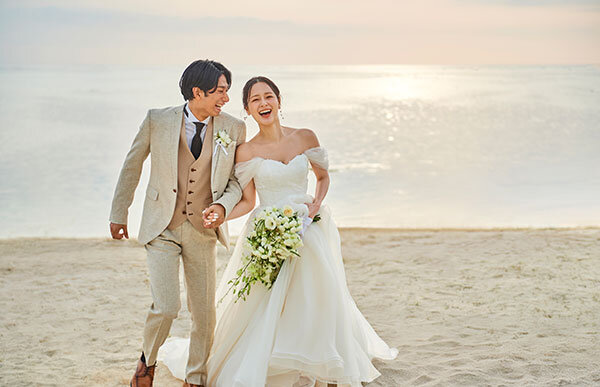 沖縄リゾートウェディングの雰囲気にぴったりなウェディングドレス