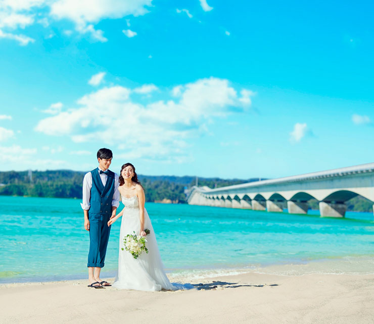 写真:沖縄の海とビーチを楽しむ結婚式！おすすめのオーシャンビューチャペルとビーチロケーション