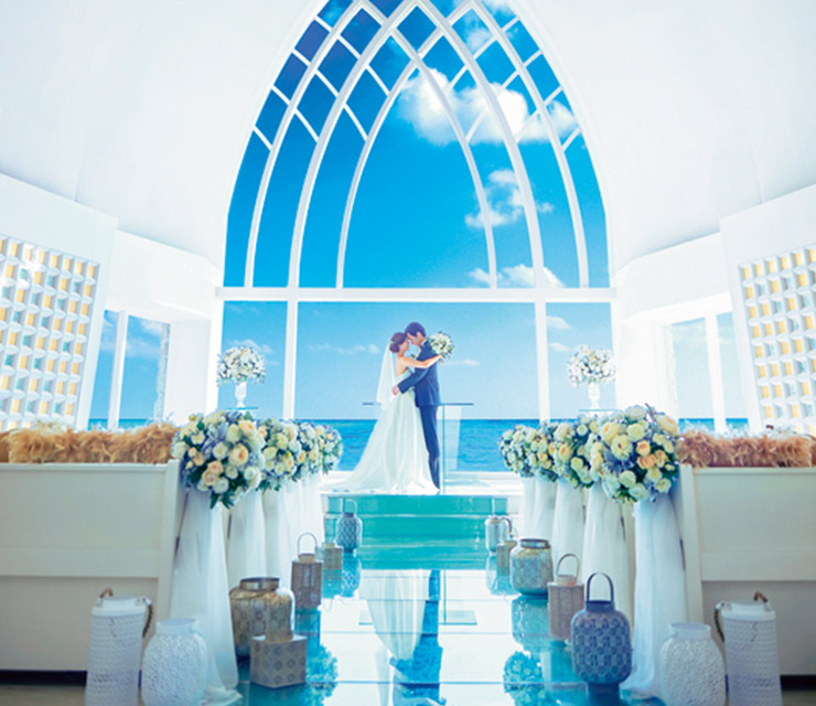 写真:アクアルーチェ・チャペルの魅力！家族を招待する沖縄挙式と新婚旅行におすすめの会場