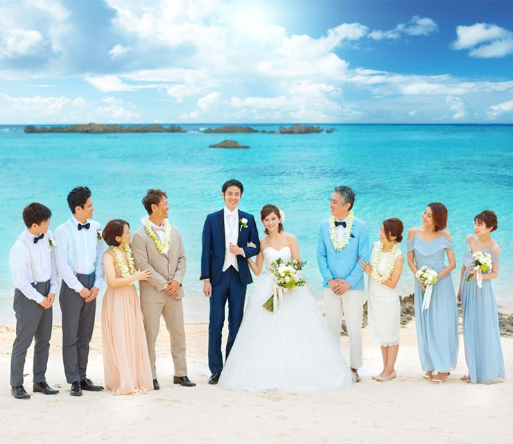 写真:沖縄の結婚式に参列するゲストの服装！人気のかりゆしコーデや気をつけたいマナー