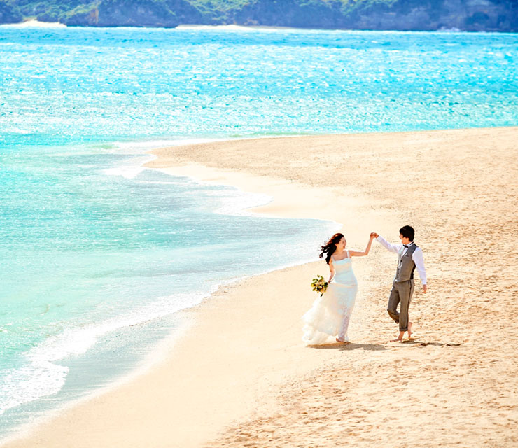 写真:沖縄で結婚式と共に楽しむフォトツアーの魅力。フォトウェディングとの違いは？