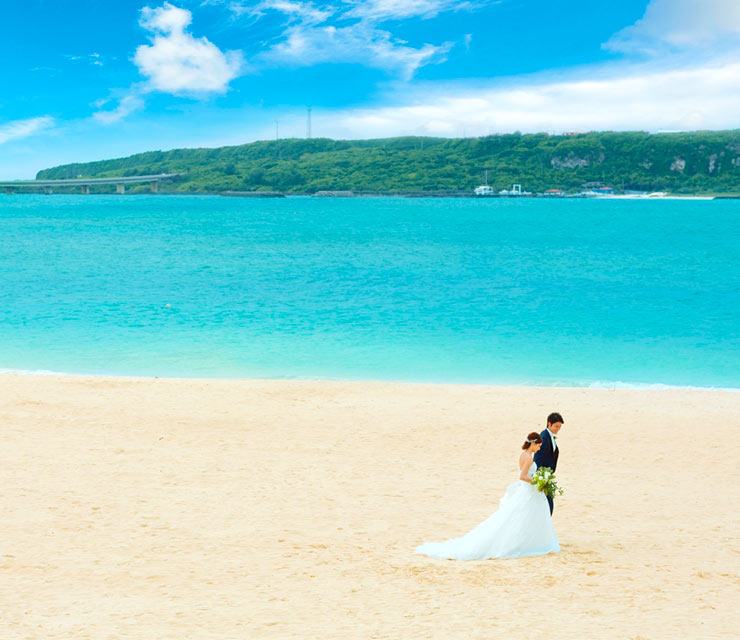 写真:沖縄リゾートウェディングに最適な時期は？雨や台風をさけた結婚式のベストシーズン