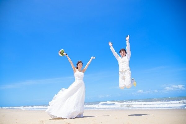 青い空　広い砂浜で過ごす幸せの時間