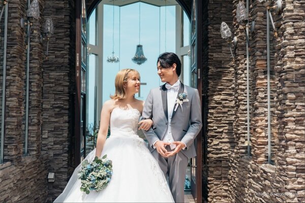 壮大な景色を望むチャペルで、おふたりらしい記憶に残るウェディングを