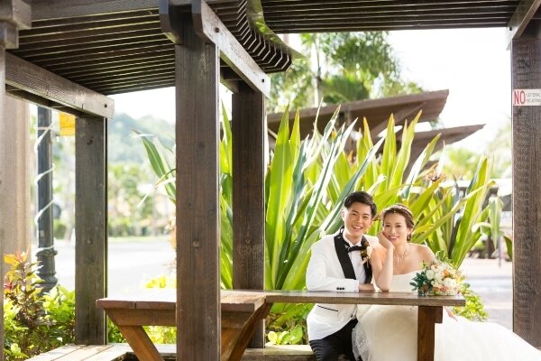 活気あふれる街並みでの楽しい時間