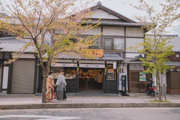 国の名勝、嵐山で風情ある撮影を