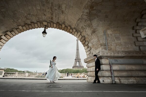 パリの象徴を巡る、永遠を刻むフォトウェディング