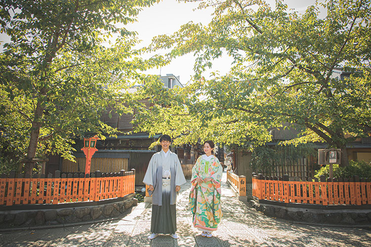 京都で結婚式の前撮りを撮りたい！人気ロケーションや料金を徹底解説のアイキャッチ画像