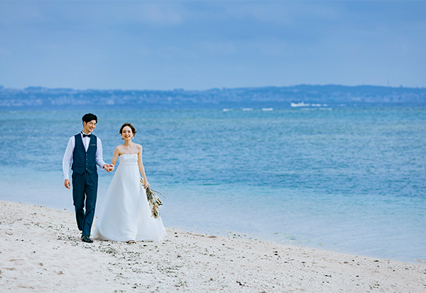 ビーチで撮る 前撮り フォトウェディング 結婚写真なら ワタベウェディング