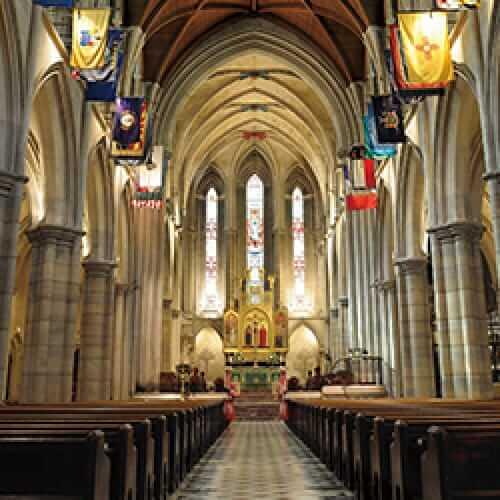 写真:厳かな教会での挙式