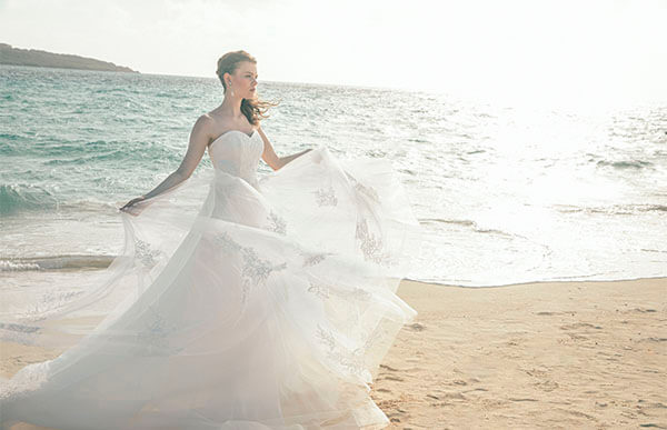 海の見えるチャペルで選ばれる人気のドレス